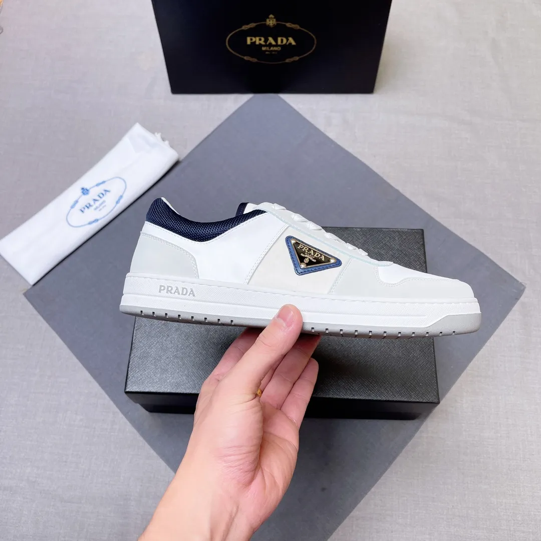 P400 Prada Prada's new men's leather sneakers, the highest version on the market, any comparison is welcome🆚! The original leather has excellent texture and is super high-end! Fetal sheep net lining imported from Italy, removable pad! Luxurious materials and fine workmanship, highly recommended! Code number 38-45 No. 058